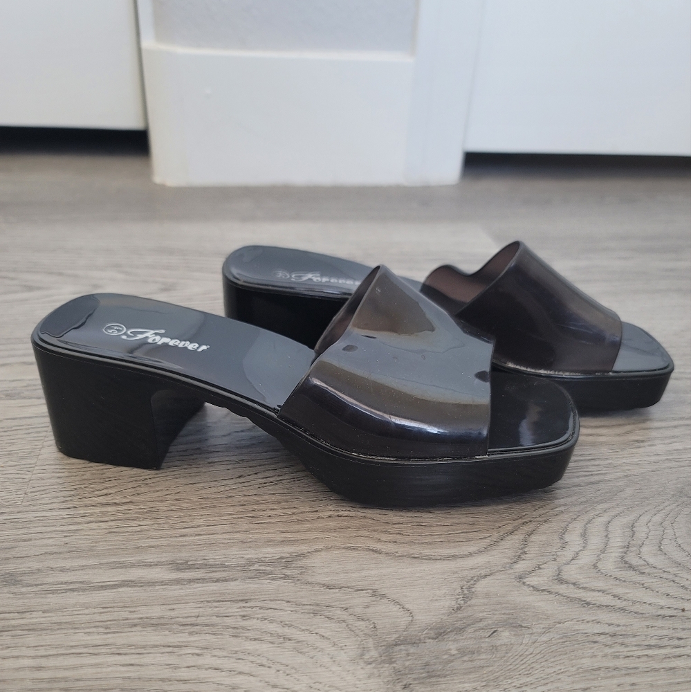 90s style jelly sandal pumps
